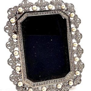 VINTAGE PHOTO PICTURE FRAME SMALL PORTRAIT SIZE BEDSIDE NOVELTY OLD PEARL ACCENT